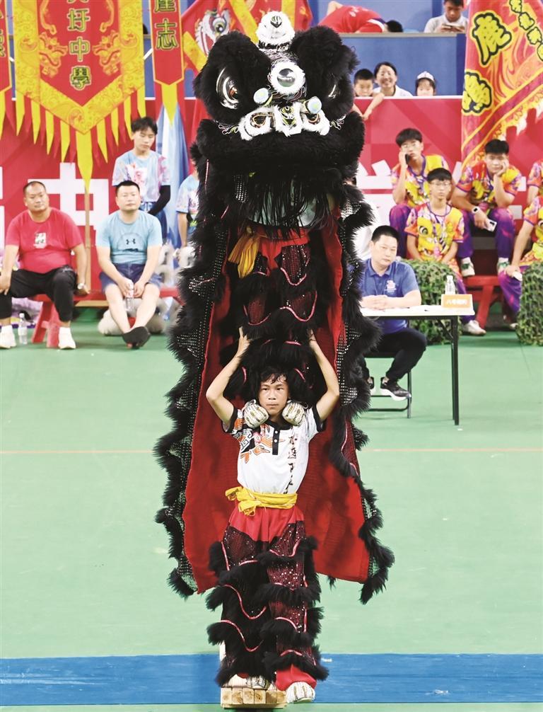 龙狮腾跃