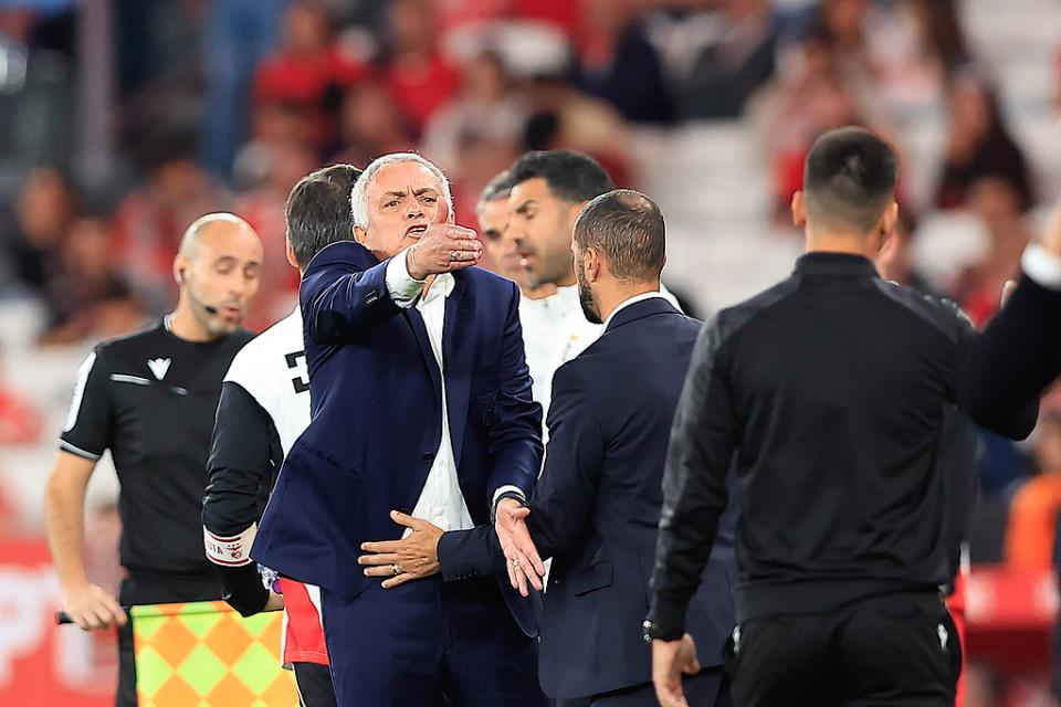 与裁判较上, gif