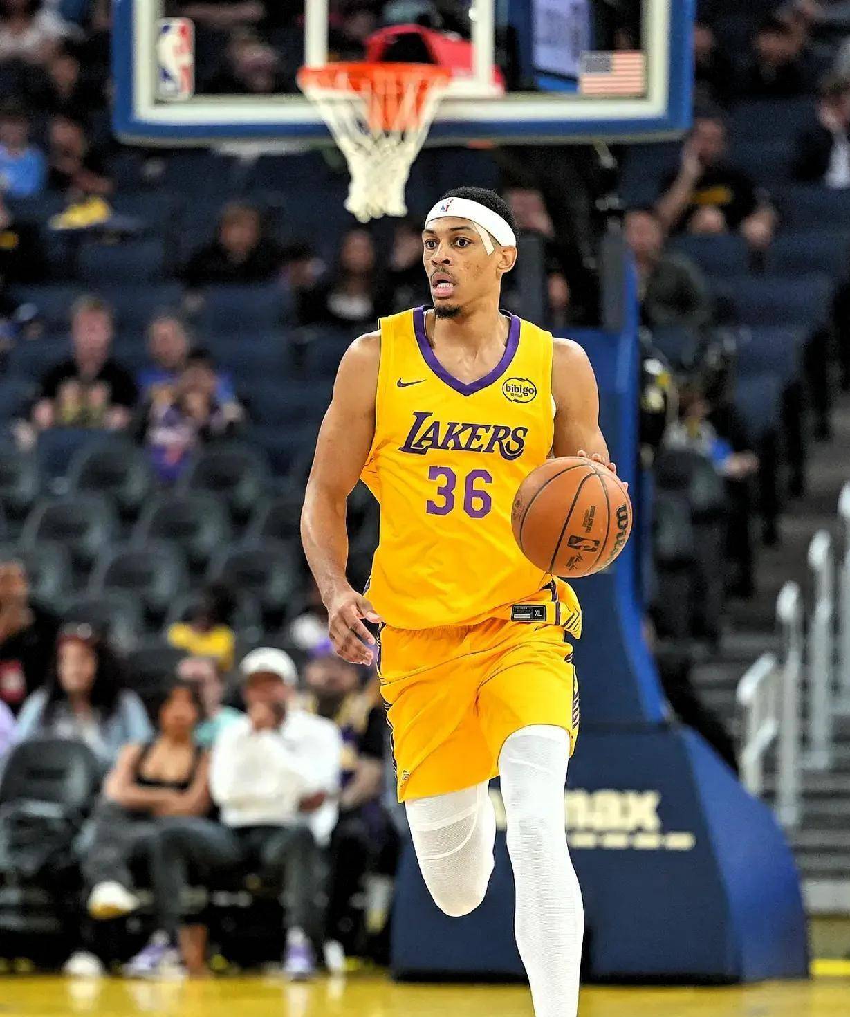 年仅, 他的生活似